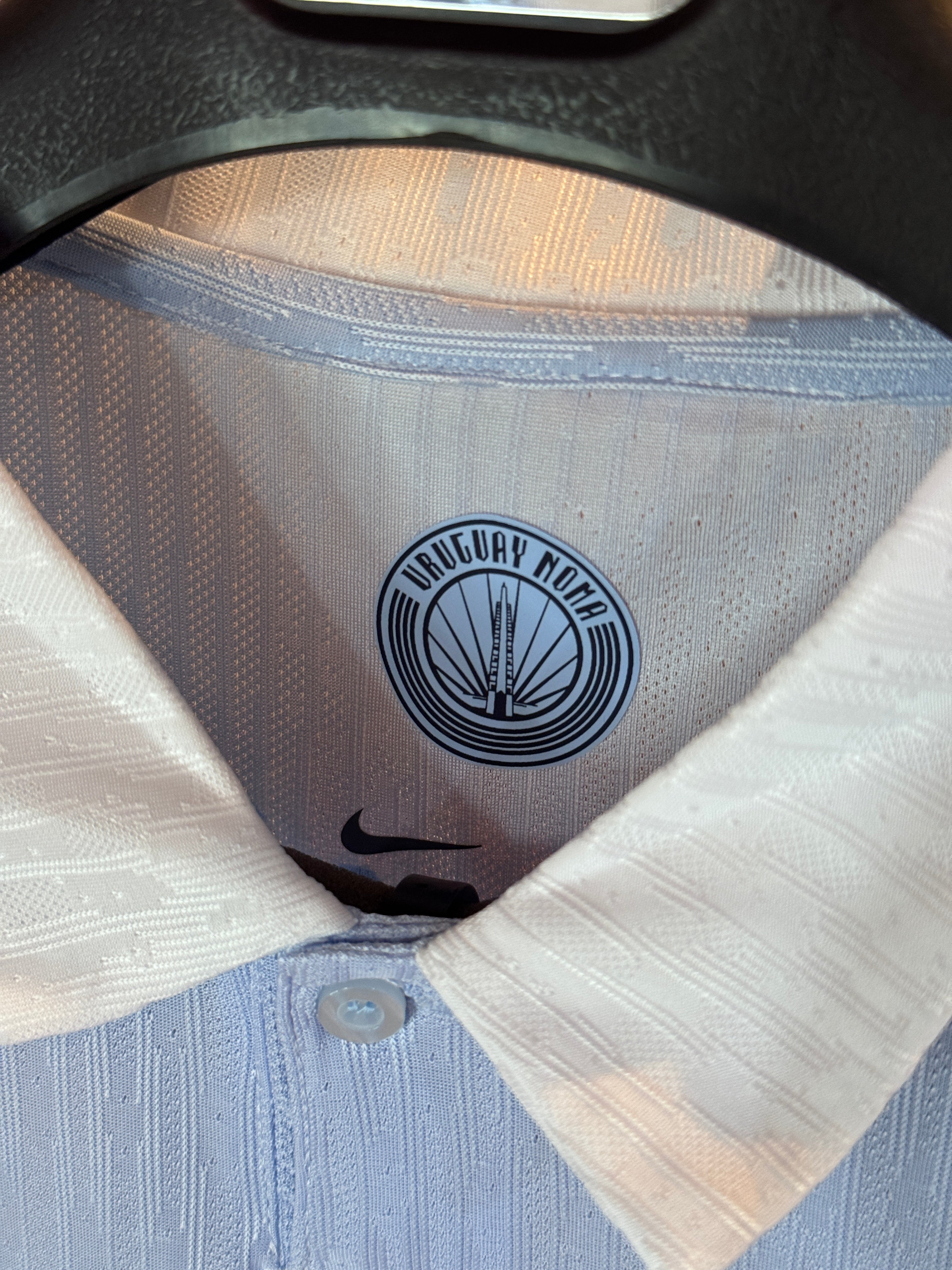 Detalle cuello interno Uruguay Nona Nike