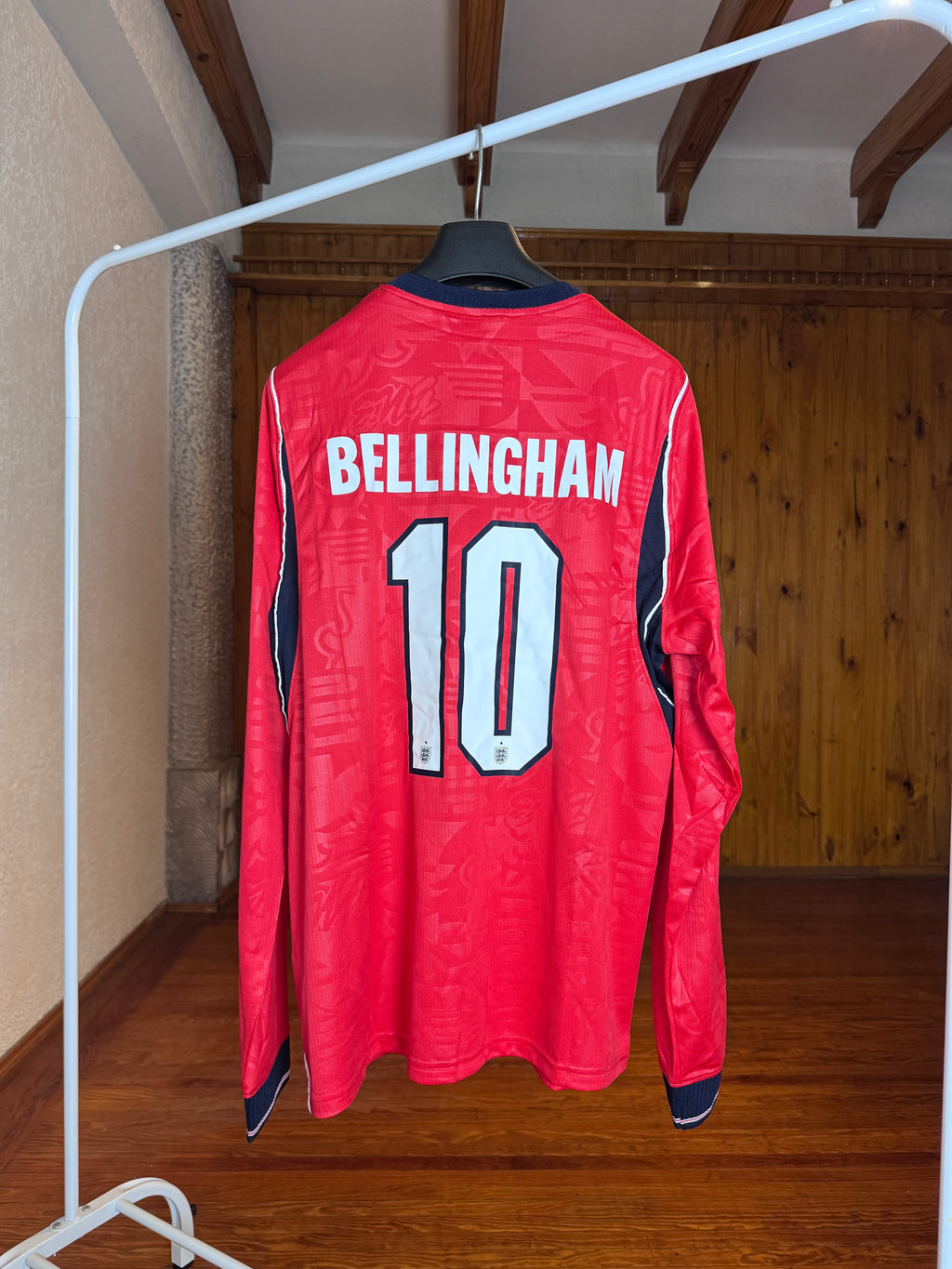 Camiseta Inglaterra Alternativa Roja Bellingham 10 dorso