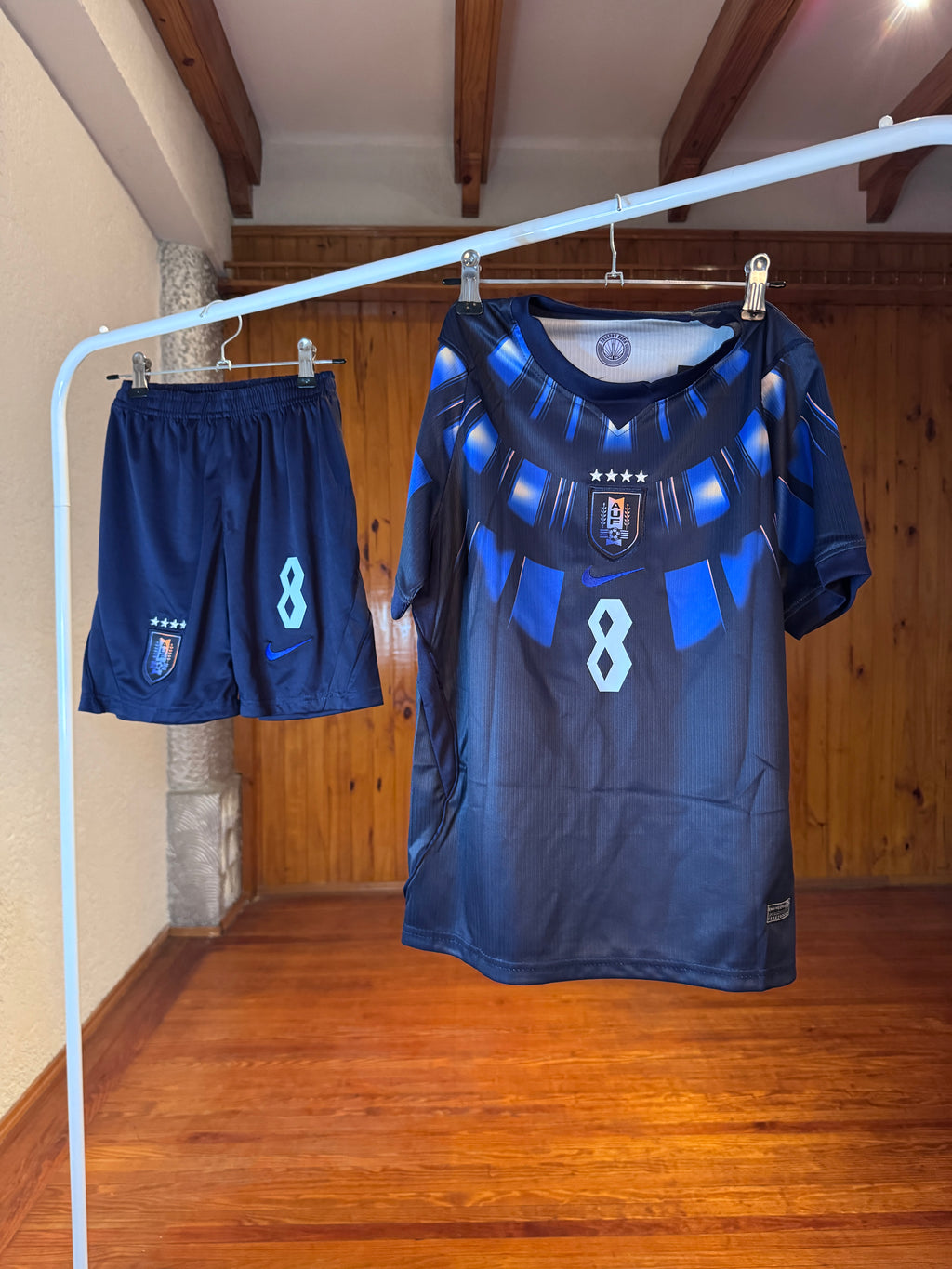 Camiseta Uruguay alternativa niño frente escudo AUF
