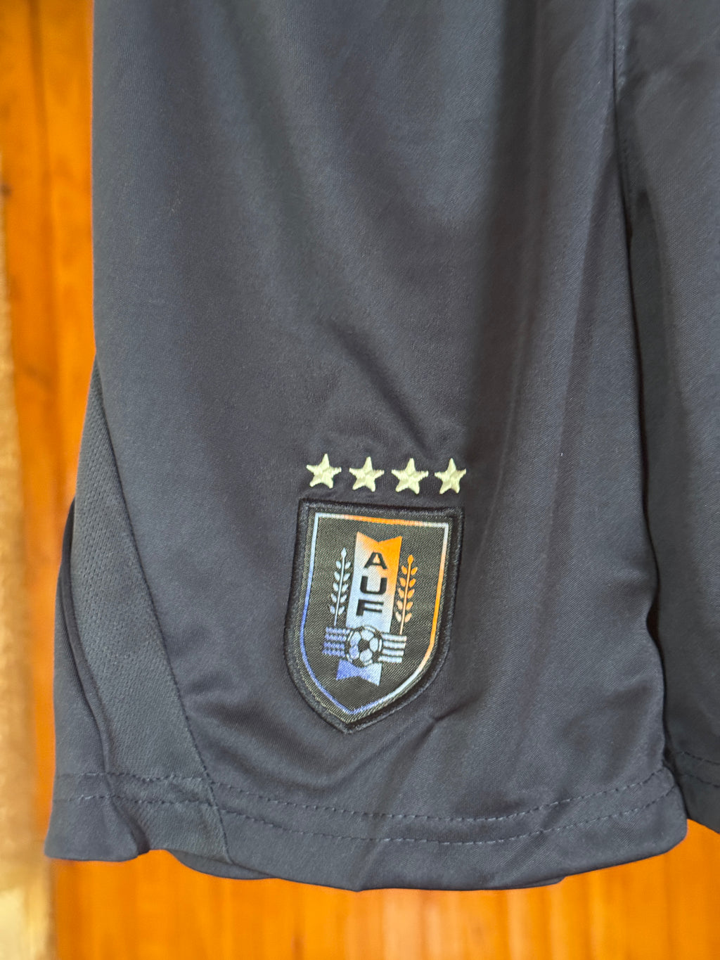 Conjunto Uruguay alternativa niño dorso F.Valverde 8