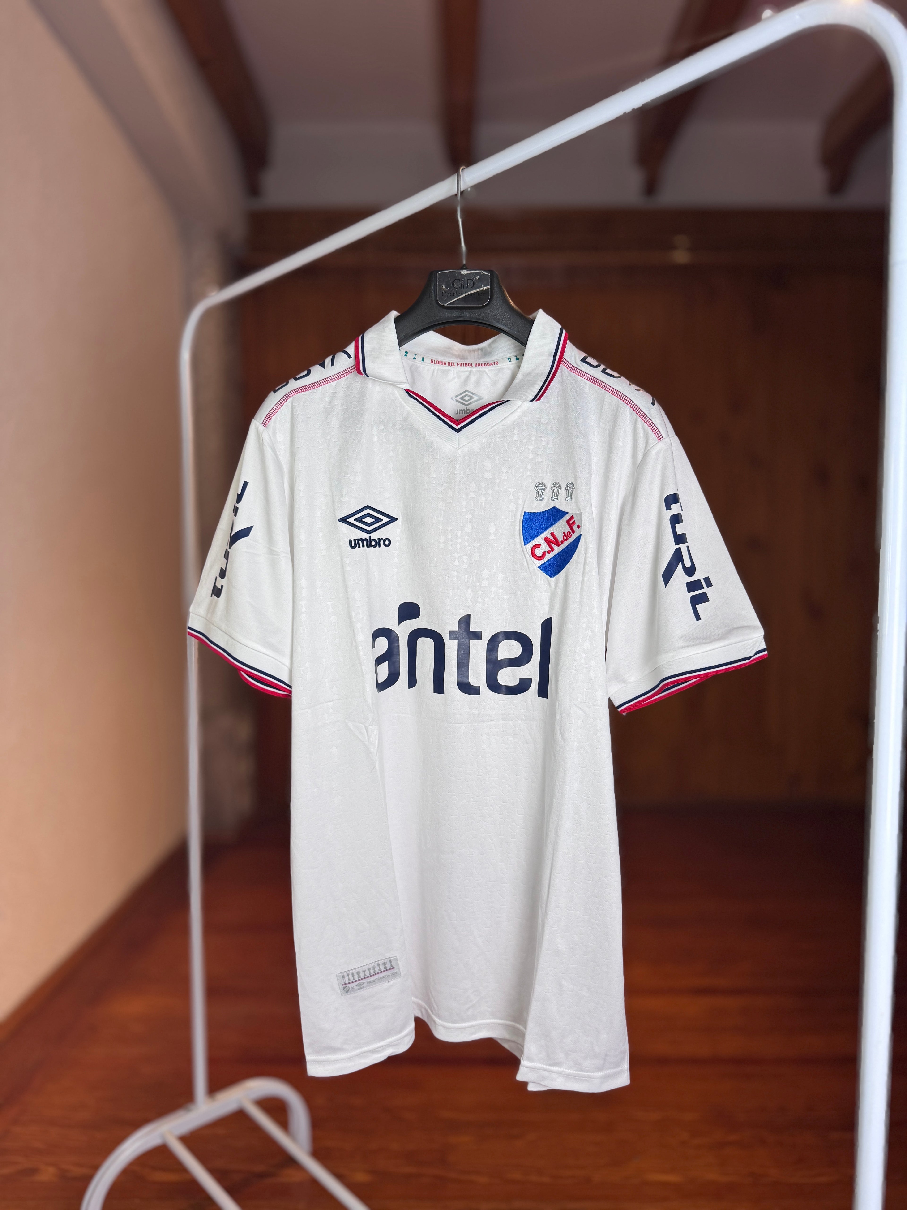 Etiqueta oficial Umbro Nacional
