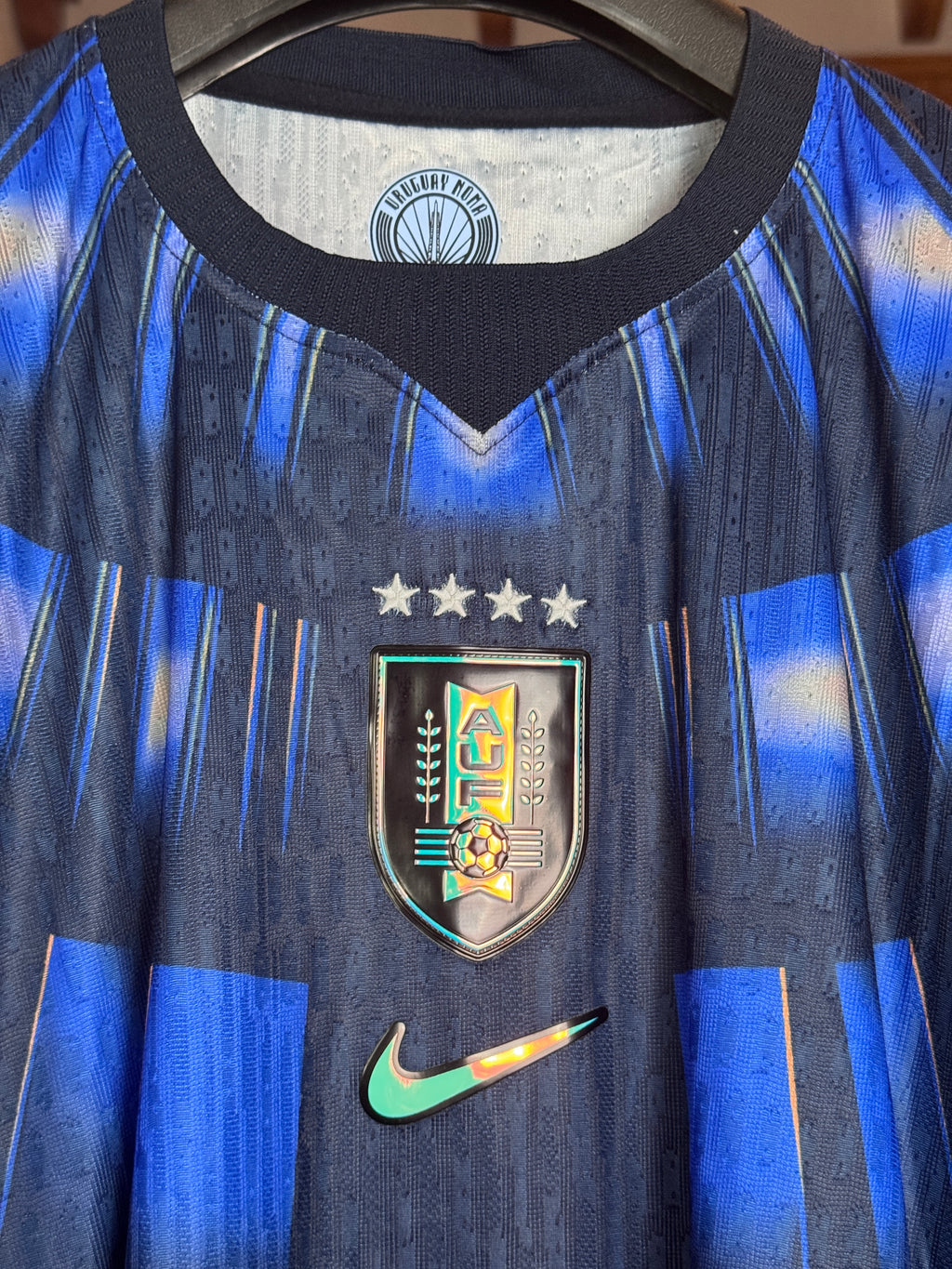 Camiseta Uruguay Alternativa Mundial 2026 - Etiqueta Engineered MB7012480R