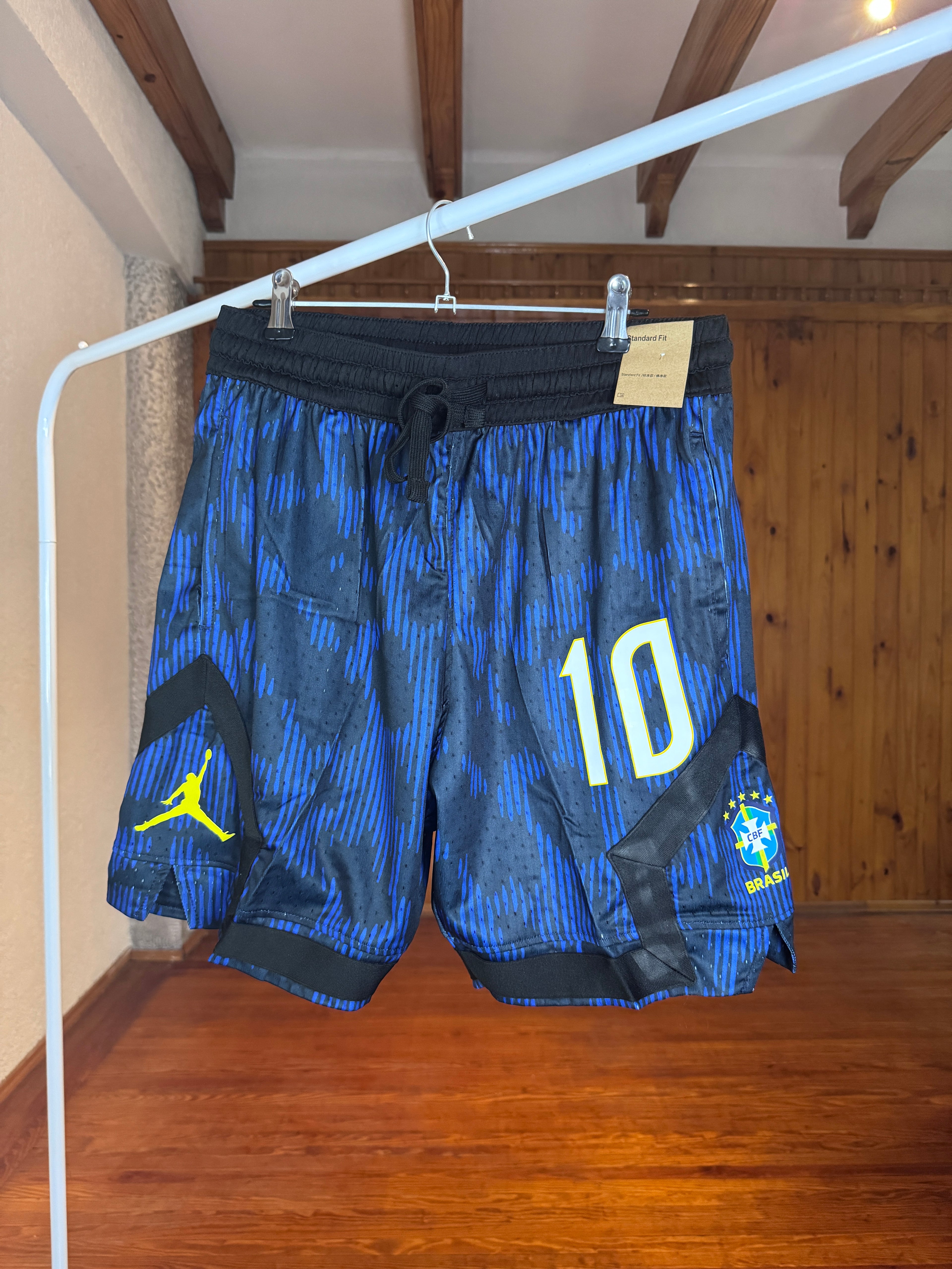 Short Brasil CBF Jordan Nike - Detalle Jumpman amarillo