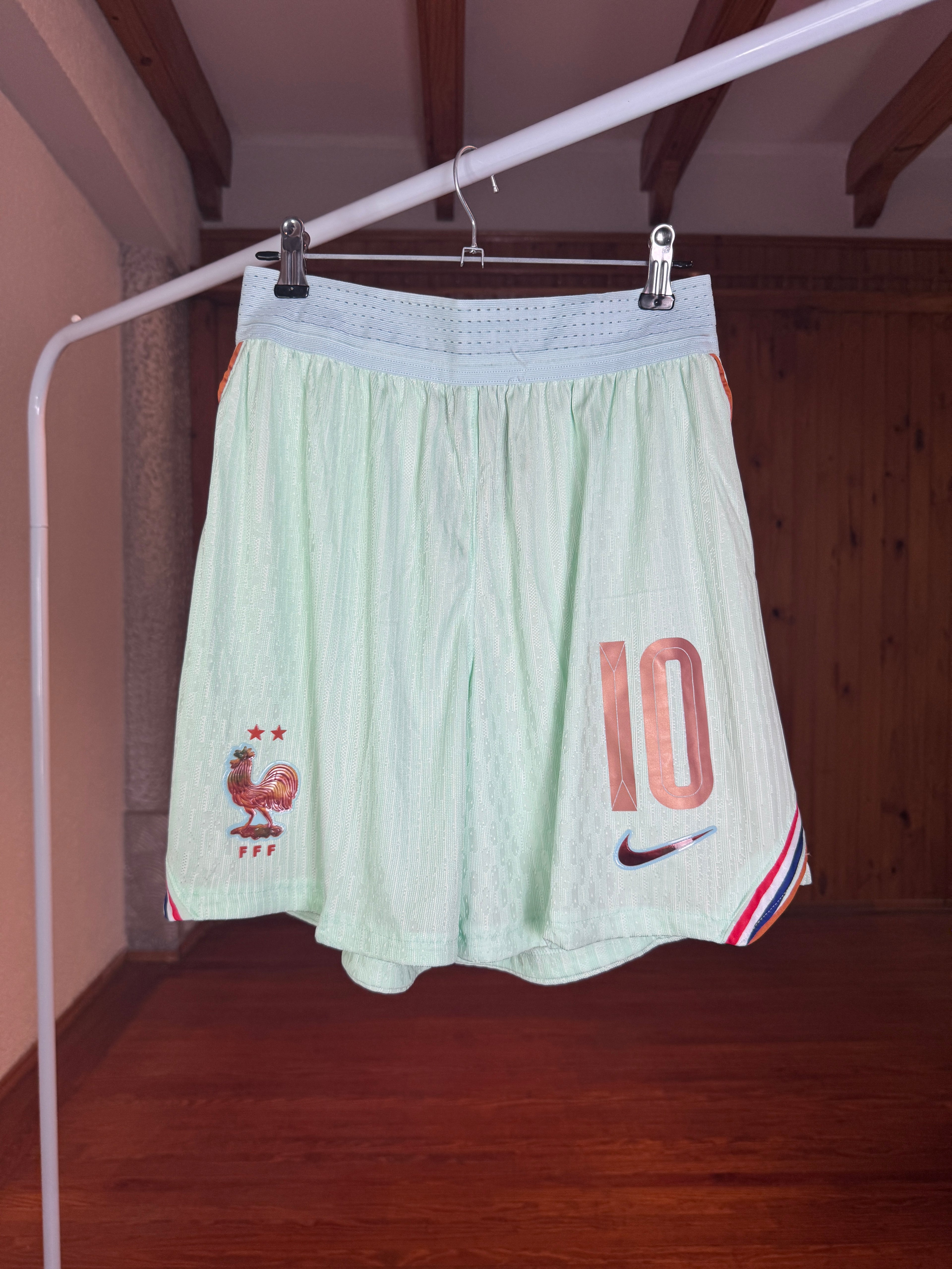 Short Francia FFF Nike Player Version - Vista completa frente con dorsal 10