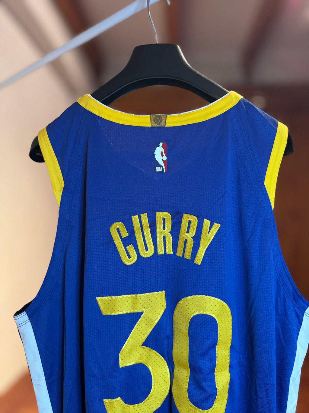 Detalle dorso Curry #30 bordado Warriors